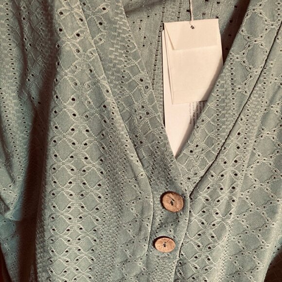 Bloomchic top sage green texture fabric, v neck, buttons in front short sleeve - Picture 1 of 4